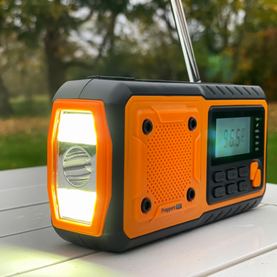 Nødradio med 5 funktioner: Radio, powerbank, solpanel, lommelygte – og håndsving - Billede 5